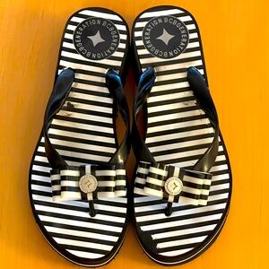 BCBG GENERATION FLIP FLOPS SHOES